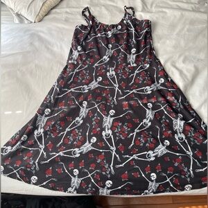 TOO FAST SKULL ROSES 💀 🌹 DRESS.